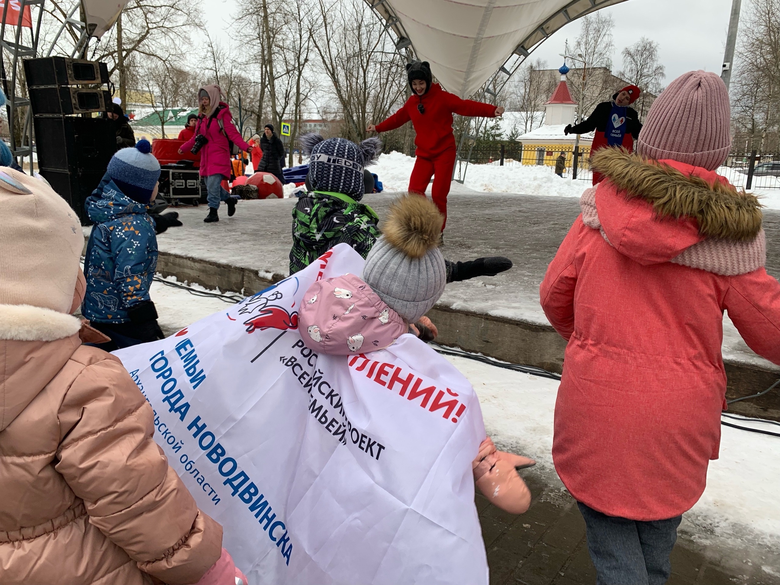 «Зимний пикник» объединил десятки семей Новодвинска.