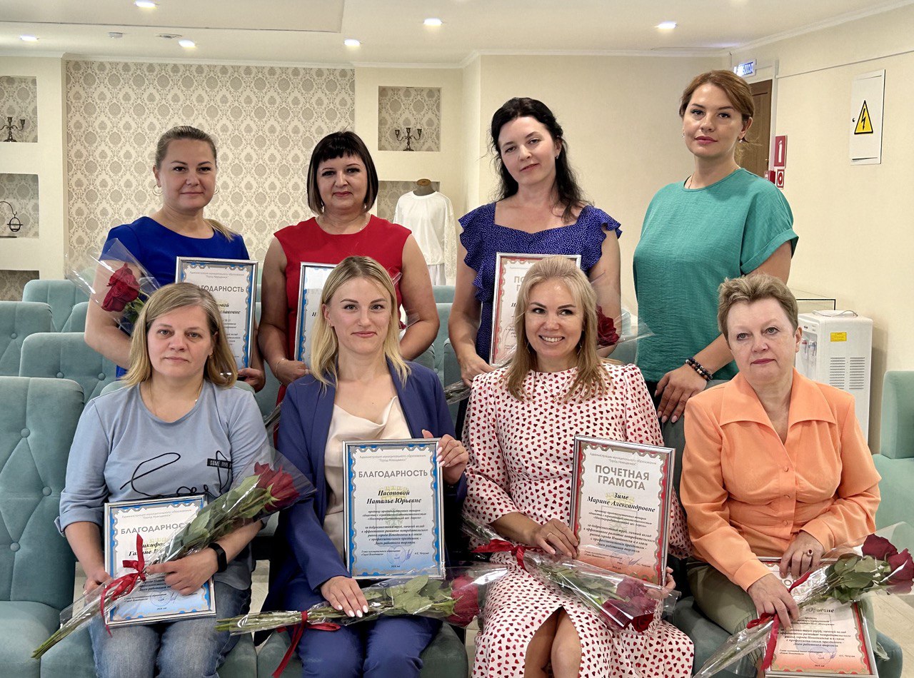 В Новодвинске наградили лучших работников торговли.